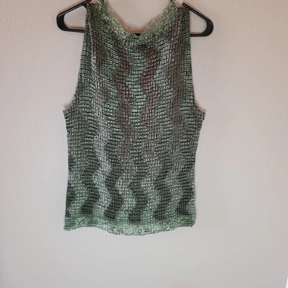 Nicola green sleeveless blouse. - Picture 4 of 8